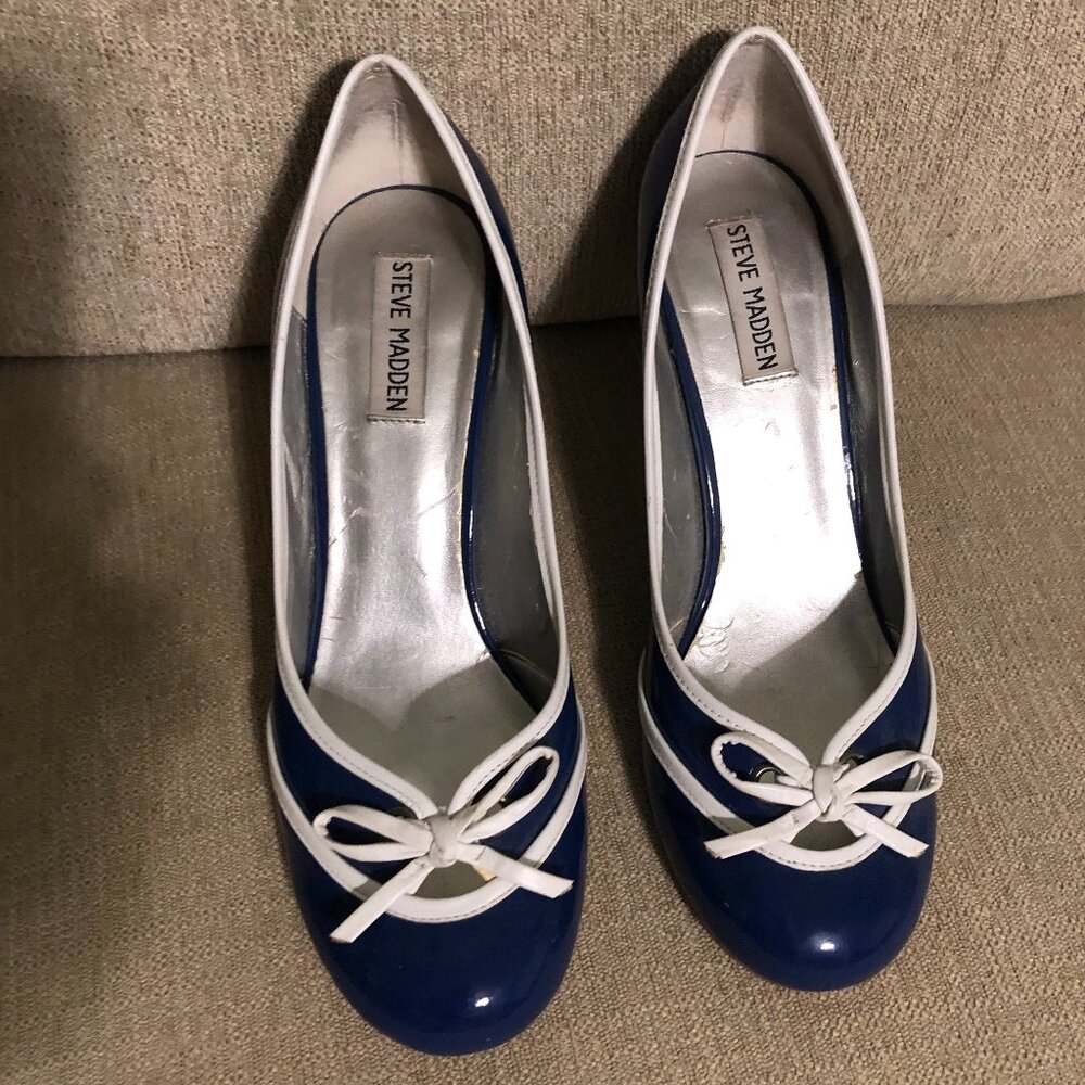 Steve Madden blue & white 3" pumps, size 9